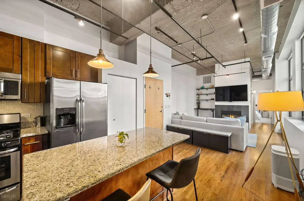 758 North Larrabee Street Chicago IL 60654