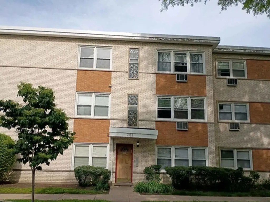 7123 North Damen Avenue Chicago IL 60645