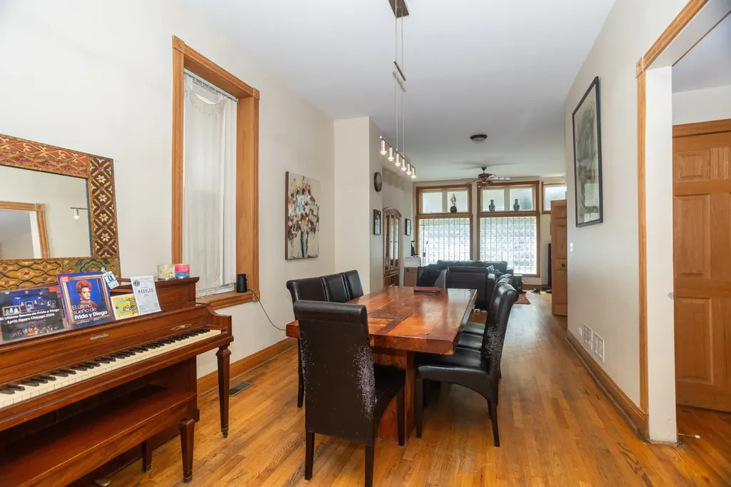 2007 North Oakley Avenue Chicago IL 60647