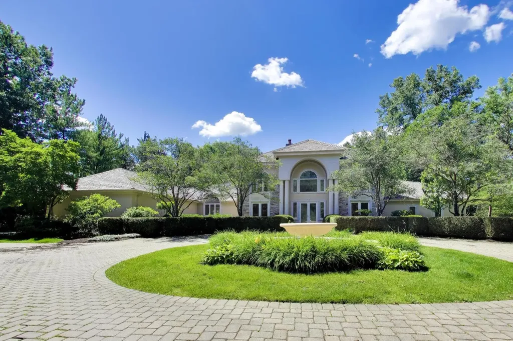 148 North Ahwahnee Road Lake Forest IL 60045