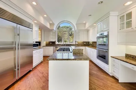 148 North Ahwahnee Road Lake Forest IL 60045
