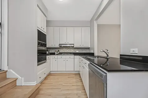 2017 North Lincoln Avenue Chicago IL 60614