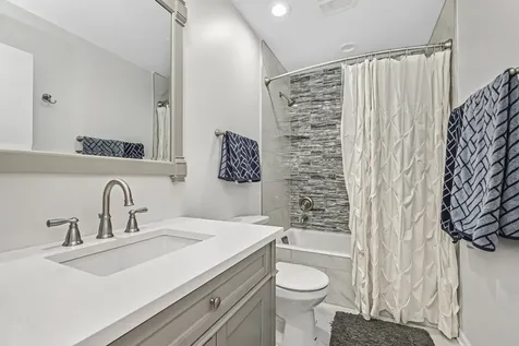 2017 North Lincoln Avenue Chicago IL 60614