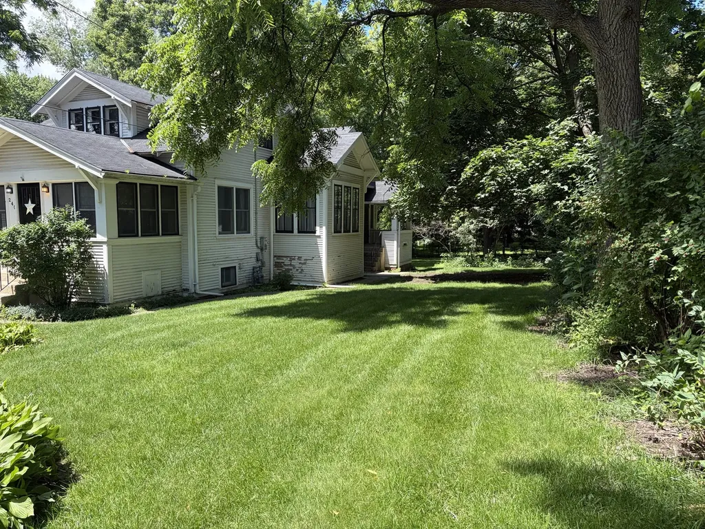240 Hill Avenue Glen Ellyn IL 60137