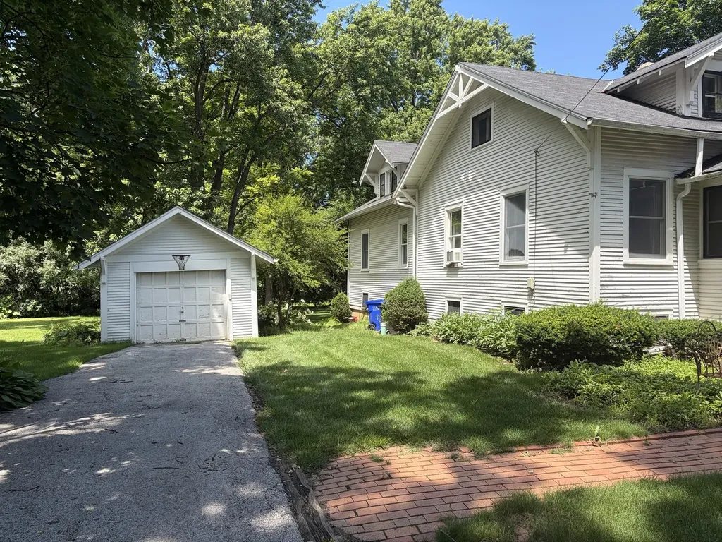 240 Hill Avenue Glen Ellyn IL 60137