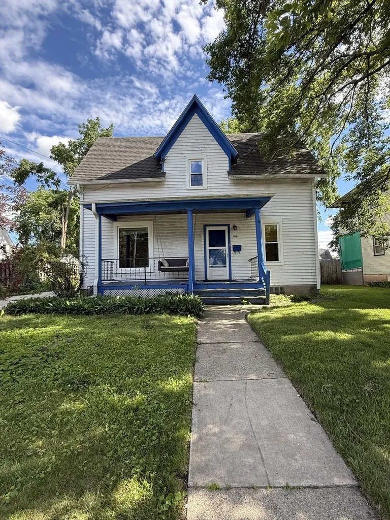 916 Pleasant Street Dekalb IL 60115