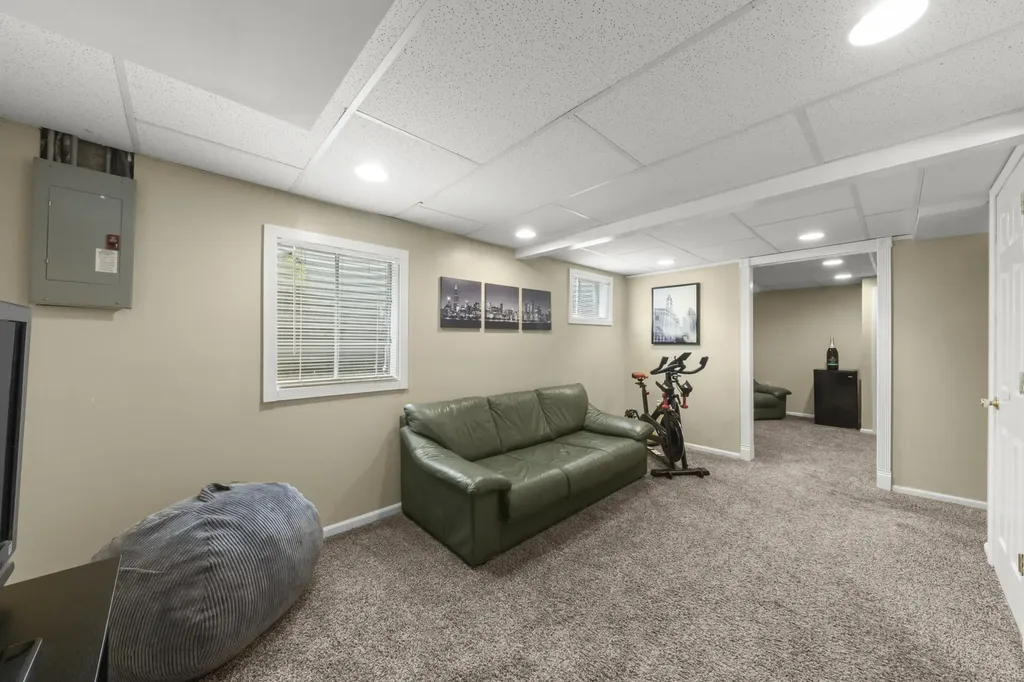 1142 Greensfield Drive Naperville IL 60563