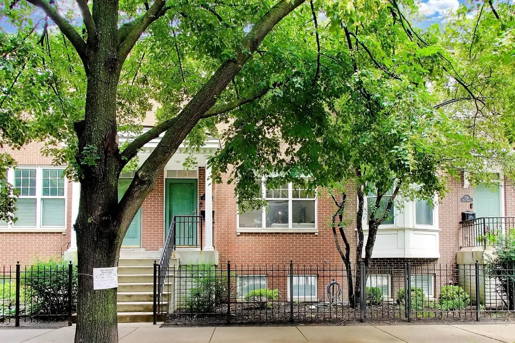 232 West Scott Street Chicago IL 60610