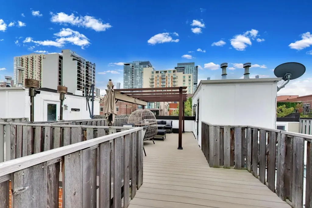 232 West Scott Street Chicago IL 60610