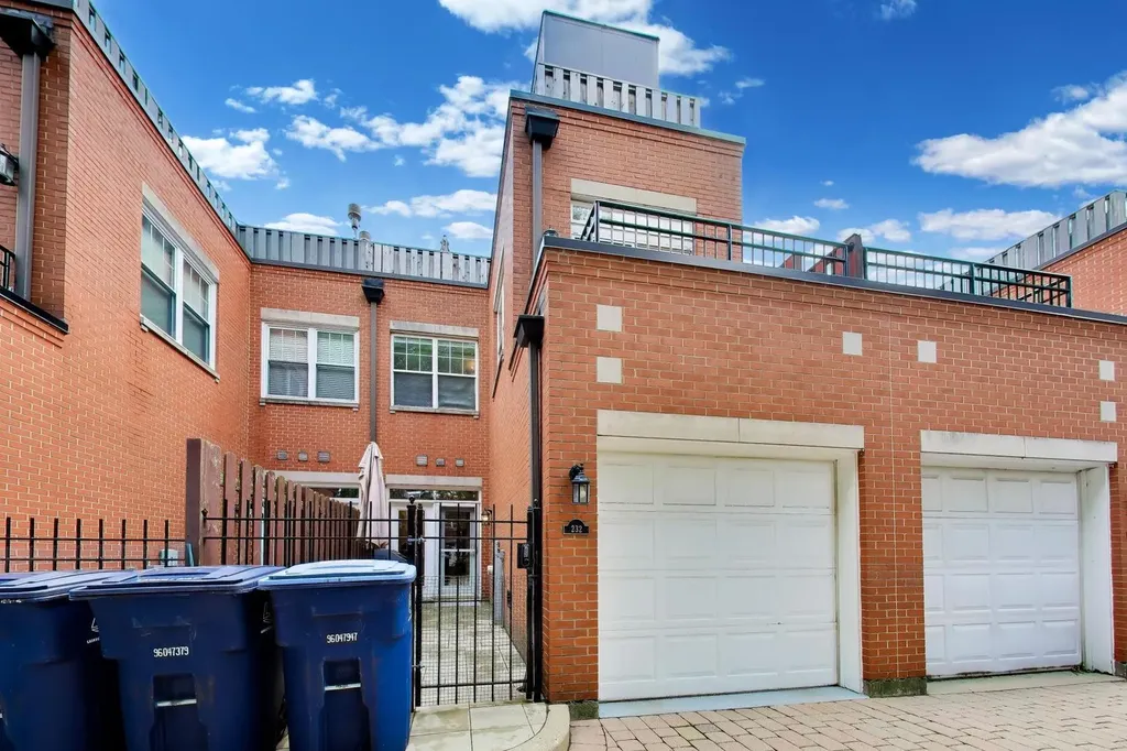 232 West Scott Street Chicago IL 60610