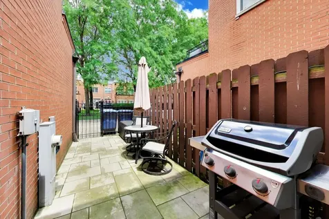 232 West Scott Street Chicago IL 60610