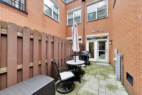 232 West Scott Street Chicago IL 60610