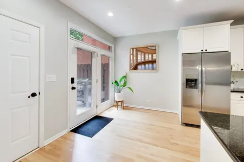 232 West Scott Street Chicago IL 60610