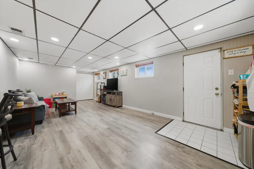 8411 South Knox Avenue Chicago IL 60652