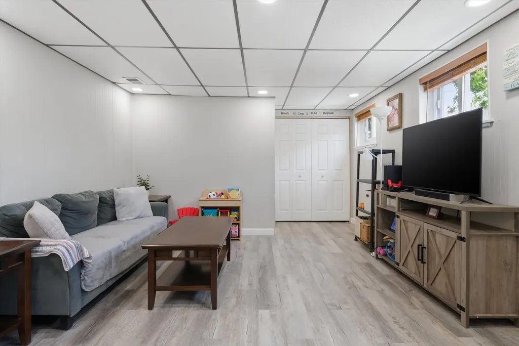 8411 South Knox Avenue Chicago IL 60652