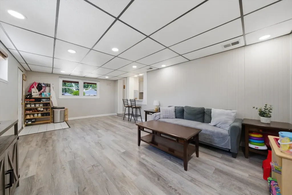 8411 South Knox Avenue Chicago IL 60652