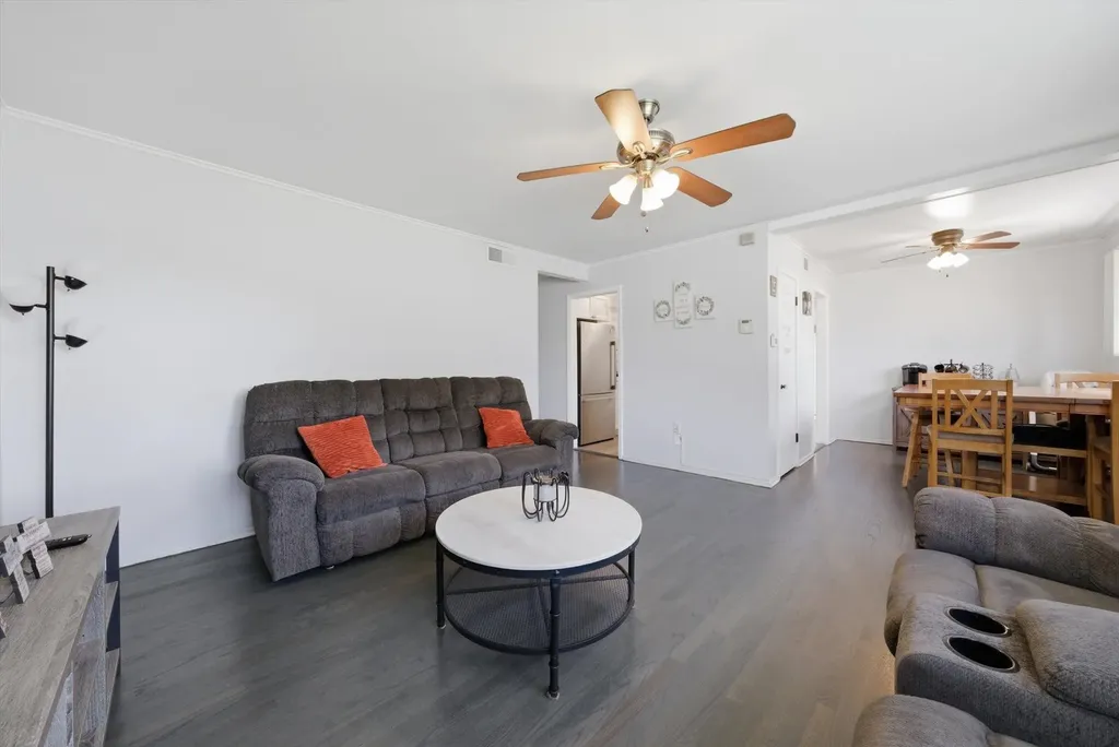 8411 South Knox Avenue Chicago IL 60652