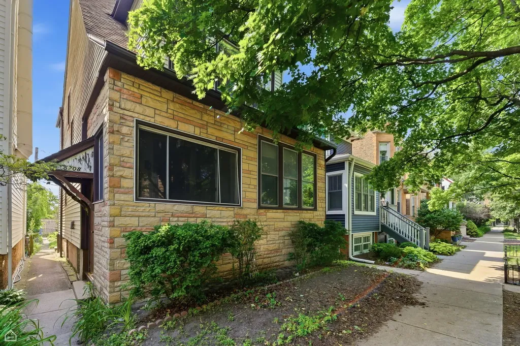 5208 North Paulina Street Chicago IL 60640
