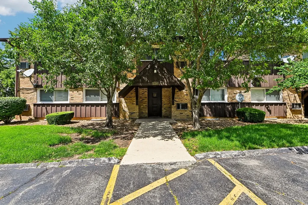 2220 Arbor Circle Downers Grove IL 60515