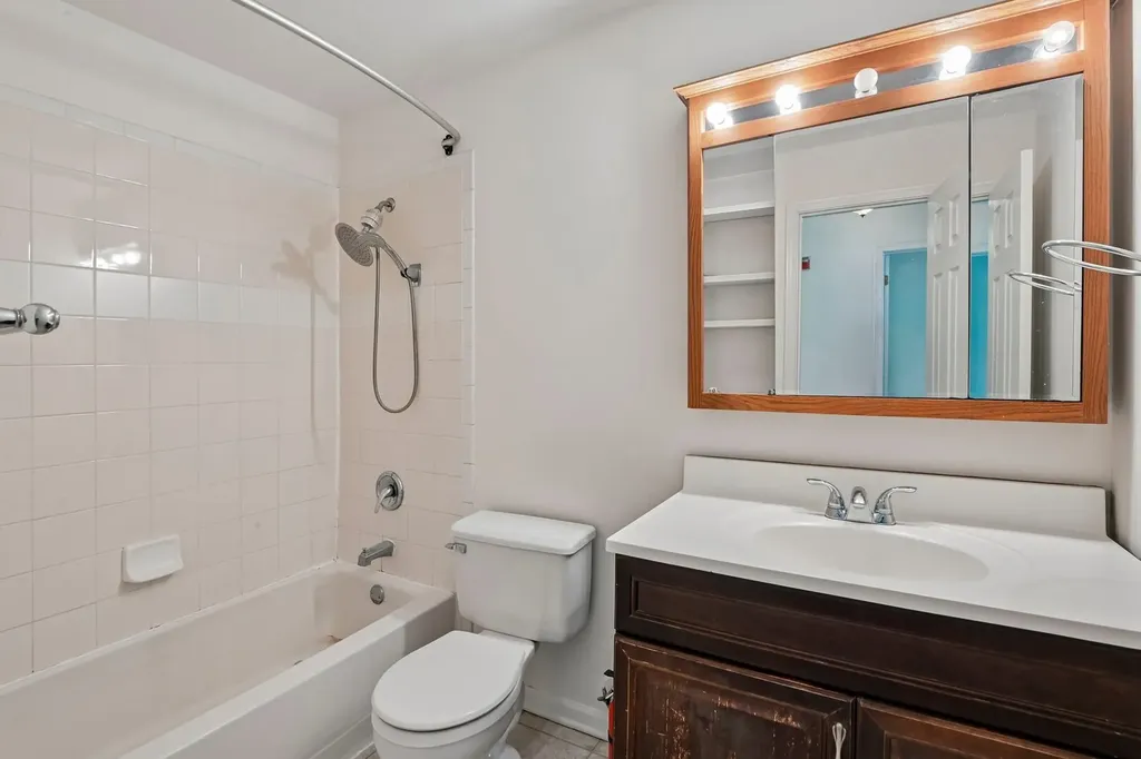 2220 Arbor Circle Downers Grove IL 60515