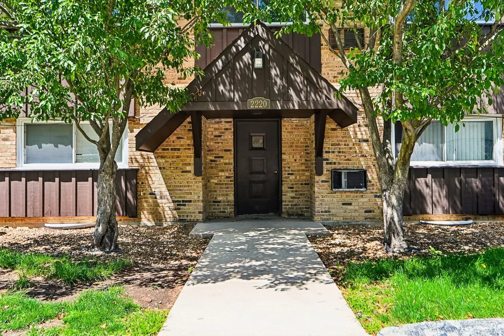 2220 Arbor Circle Downers Grove IL 60515