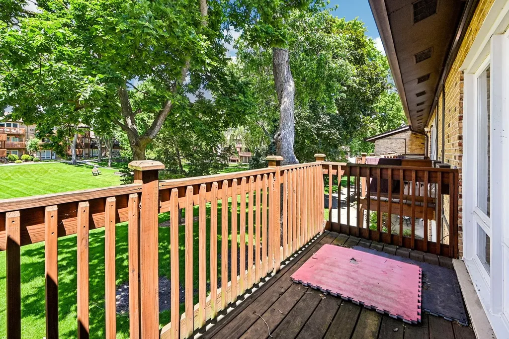 2220 Arbor Circle Downers Grove IL 60515