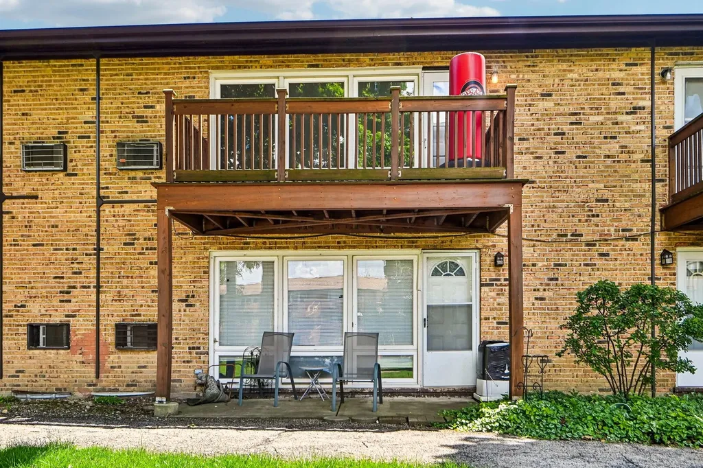 2220 Arbor Circle Downers Grove IL 60515