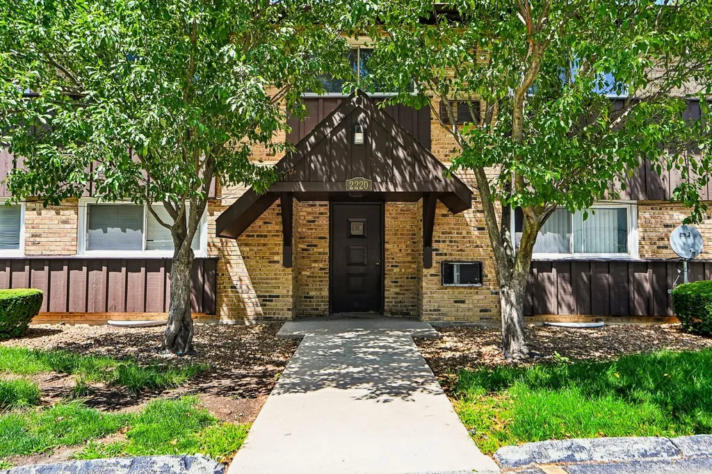 2220 Arbor Circle Downers Grove IL 60515