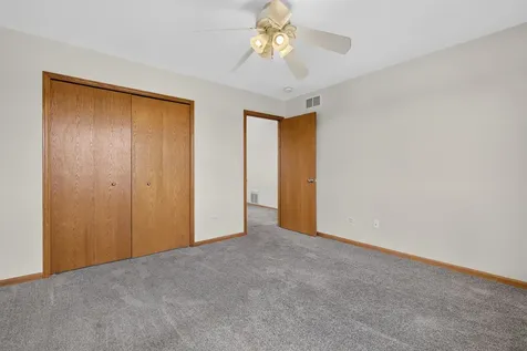 1738 Waters Edge Drive Minooka IL 60447