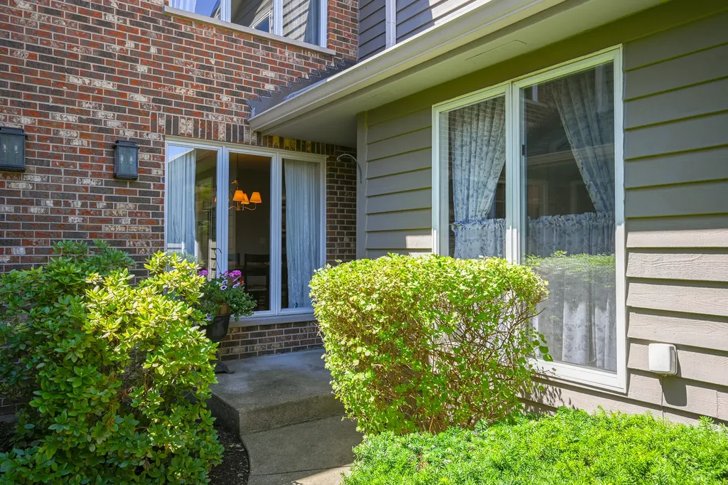 854 Saddlewood Drive Glen Ellyn IL 60137