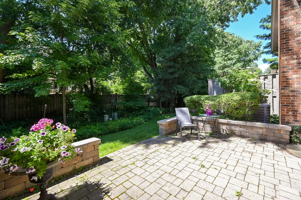 854 Saddlewood Drive Glen Ellyn IL 60137