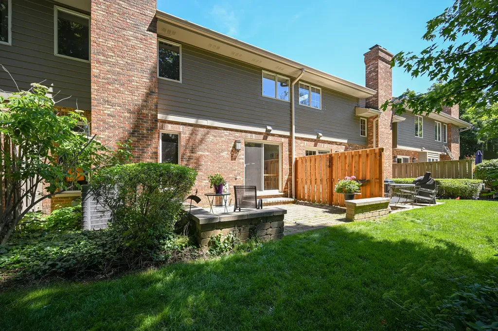 854 Saddlewood Drive Glen Ellyn IL 60137
