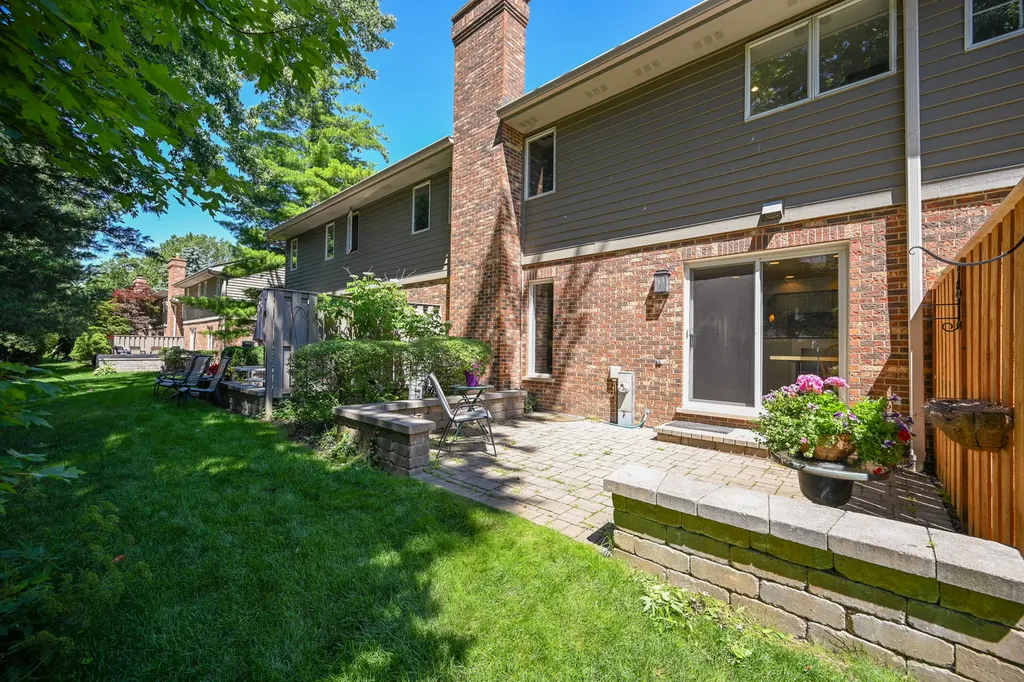 854 Saddlewood Drive Glen Ellyn IL 60137