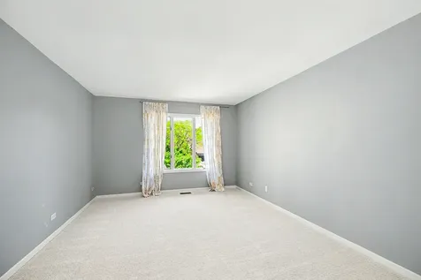 854 Saddlewood Drive Glen Ellyn IL 60137