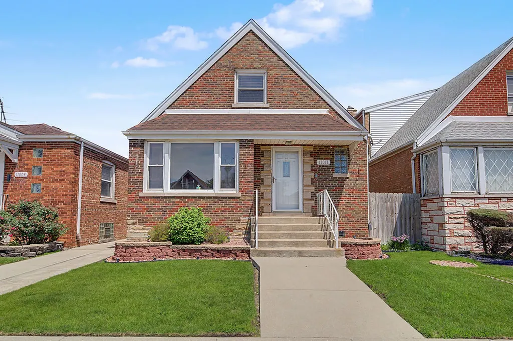 11011 South Avenue L Chicago IL 60617