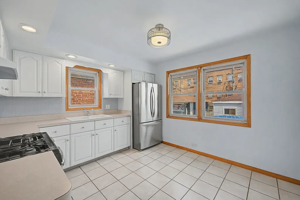 11011 South Avenue L Chicago IL 60617