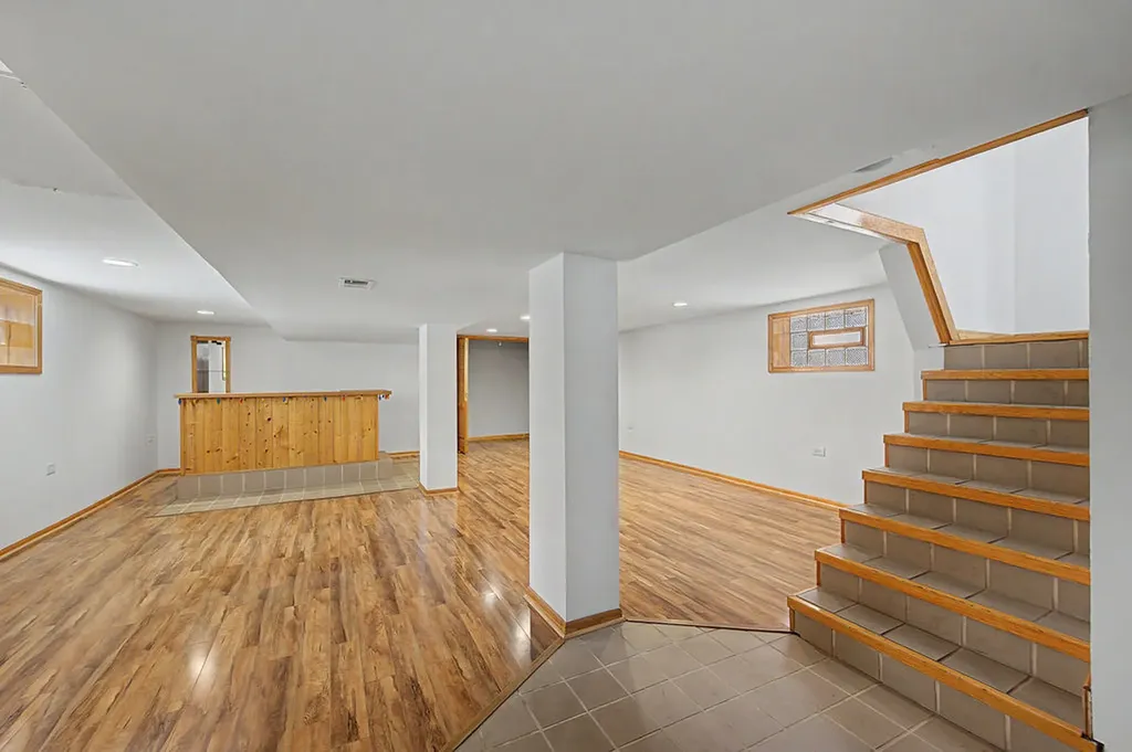 11011 South Avenue L Chicago IL 60617