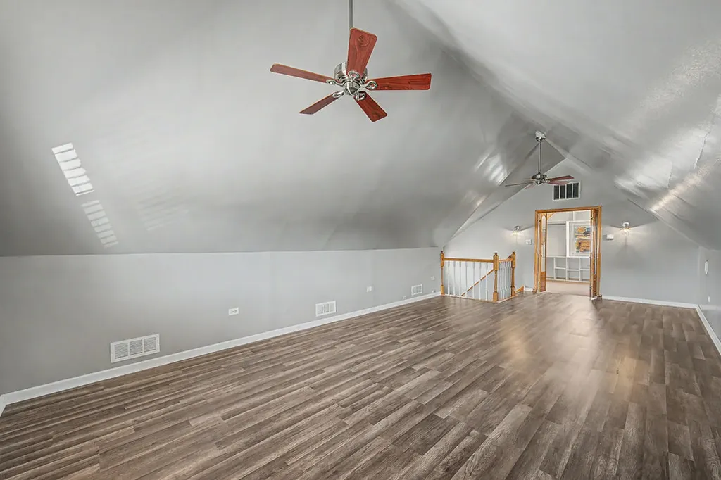 11011 South Avenue L Chicago IL 60617