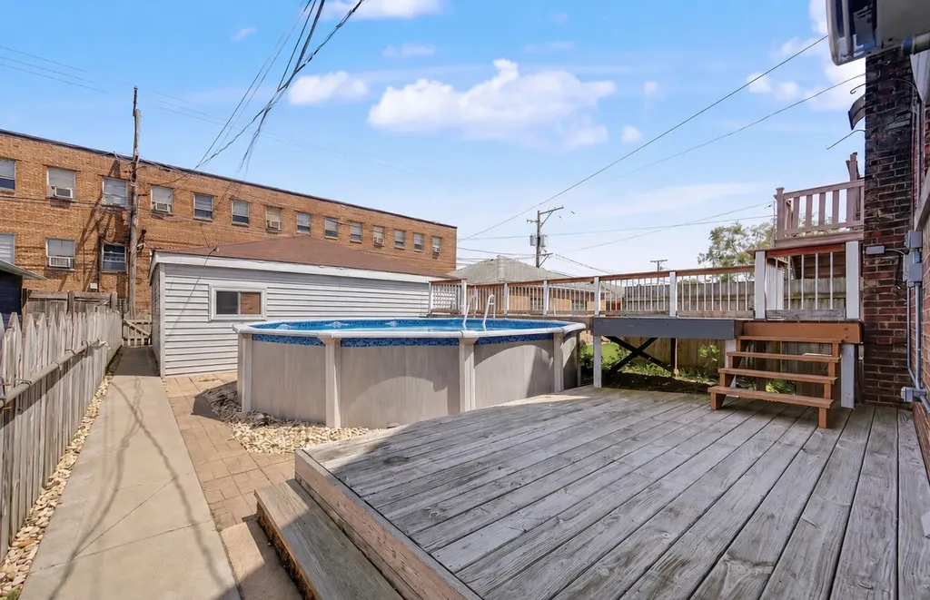 11011 South Avenue L Chicago IL 60617