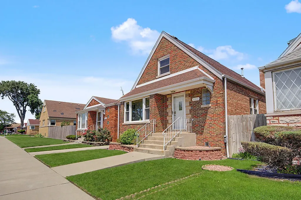 11011 South Avenue L Chicago IL 60617