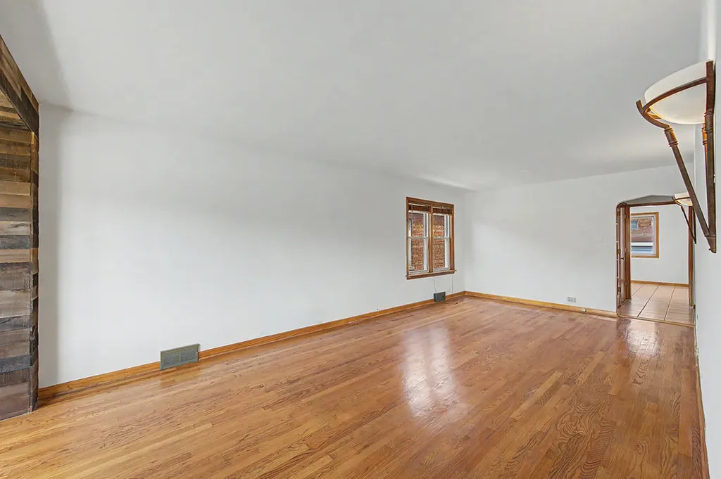 11011 South Avenue L Chicago IL 60617