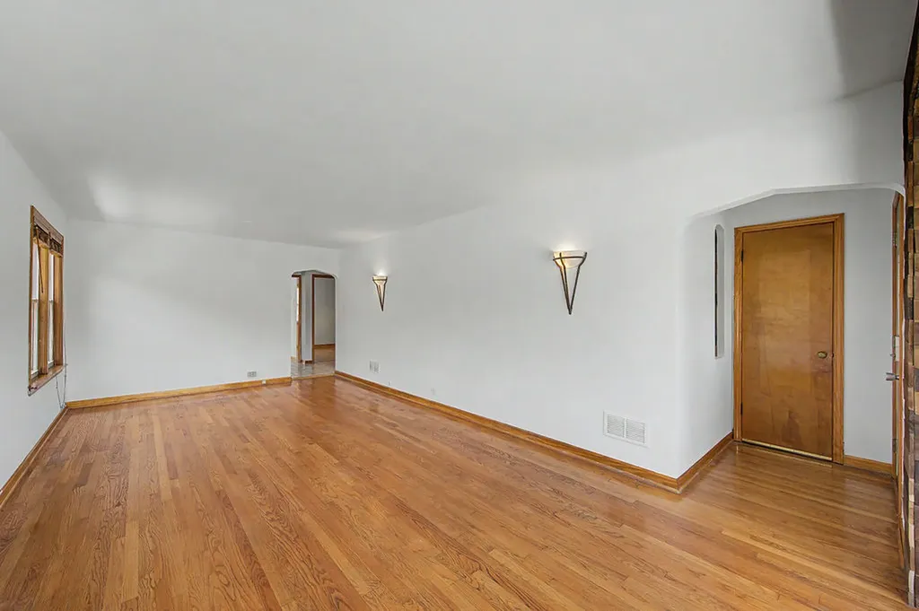 11011 South Avenue L Chicago IL 60617