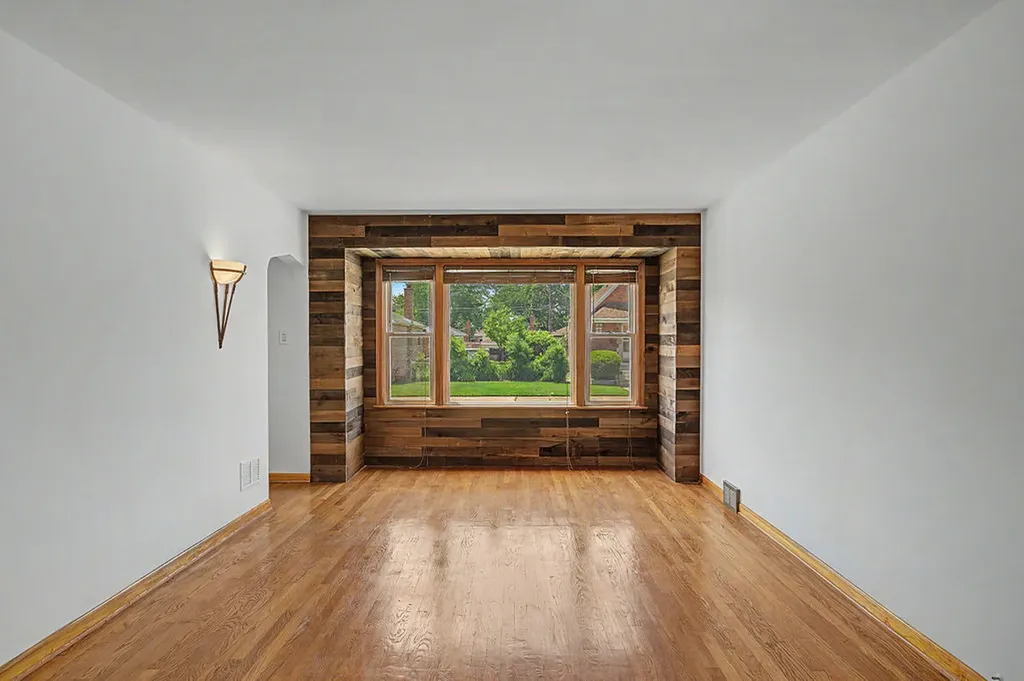 11011 South Avenue L Chicago IL 60617