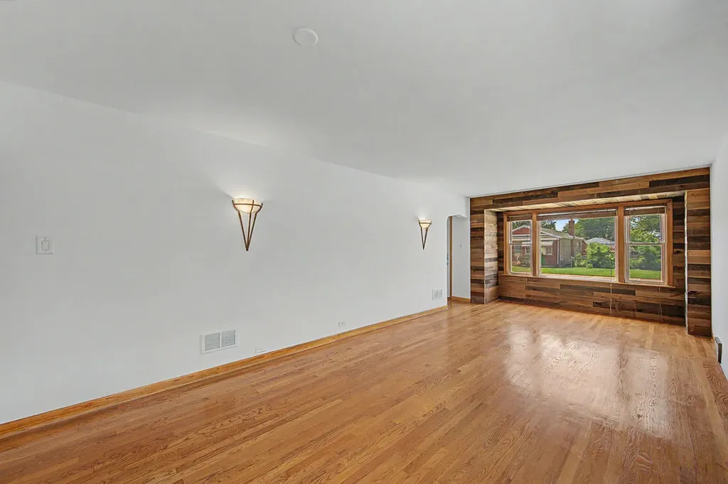 11011 South Avenue L Chicago IL 60617