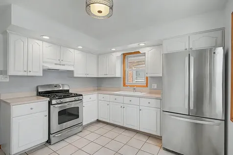 11011 South Avenue L Chicago IL 60617