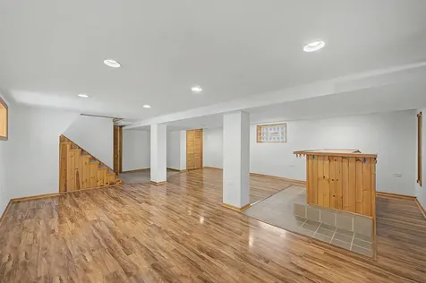 11011 South Avenue L Chicago IL 60617