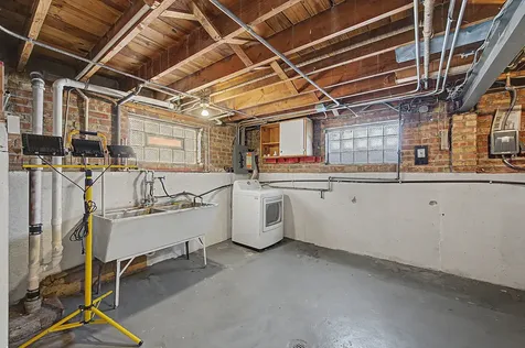 11011 South Avenue L Chicago IL 60617