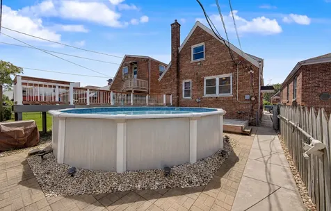 11011 South Avenue L Chicago IL 60617