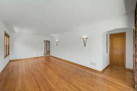 11011 South Avenue L Chicago IL 60617
