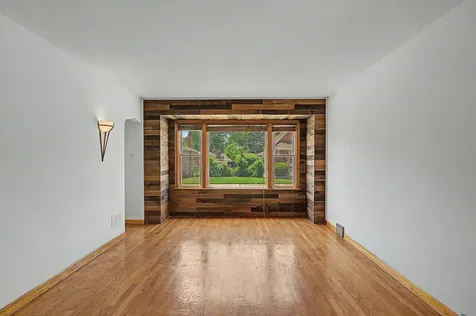 11011 South Avenue L Chicago IL 60617